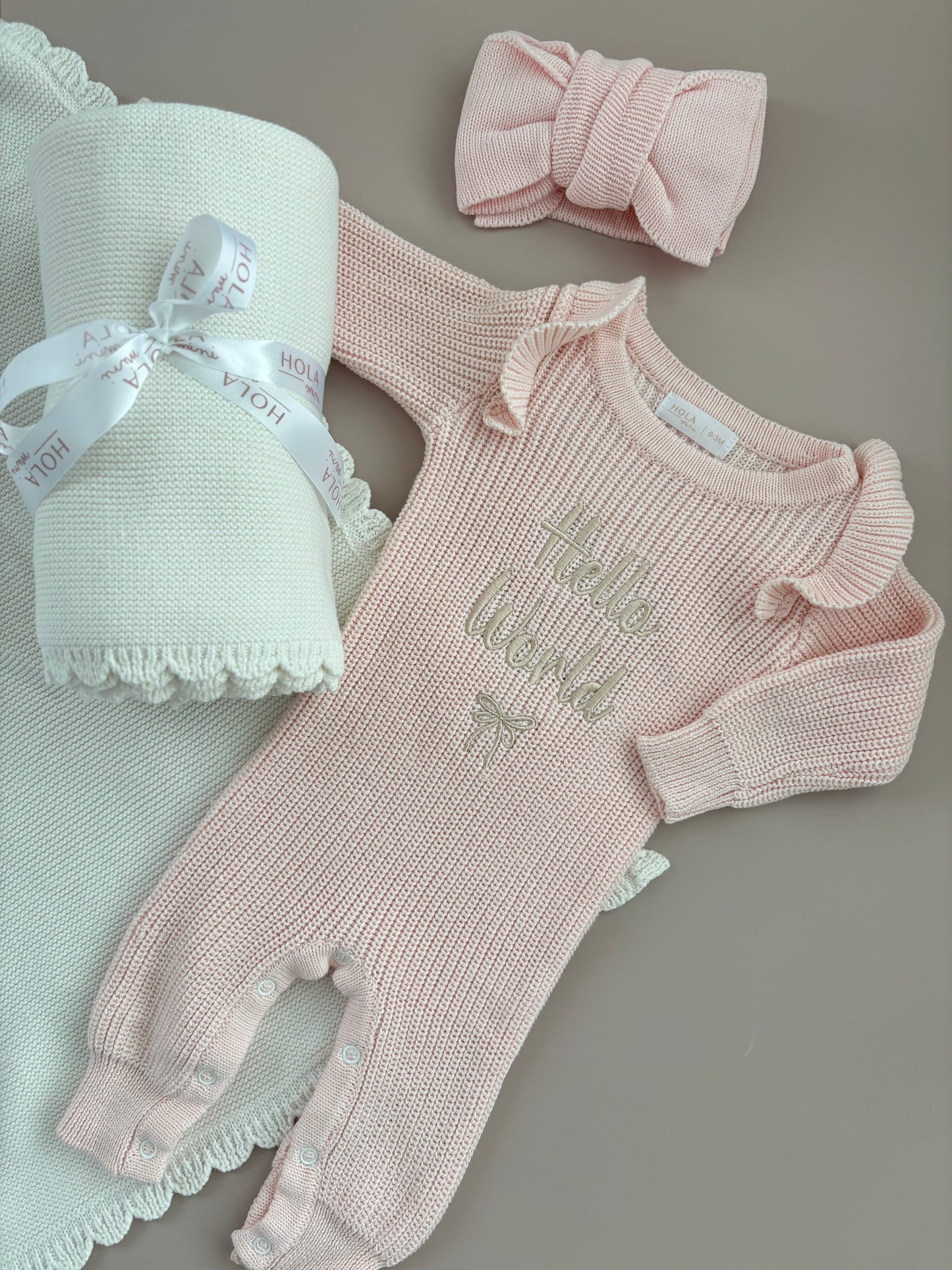 Overall mit Rüschen in Rosa „Hello World“