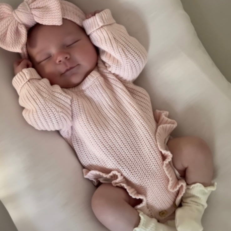 Langarm Strampler mit Rüschen am Bein | Puderrosa