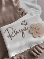 Baby-Strickdecke mit Muschelrand | Weiß
