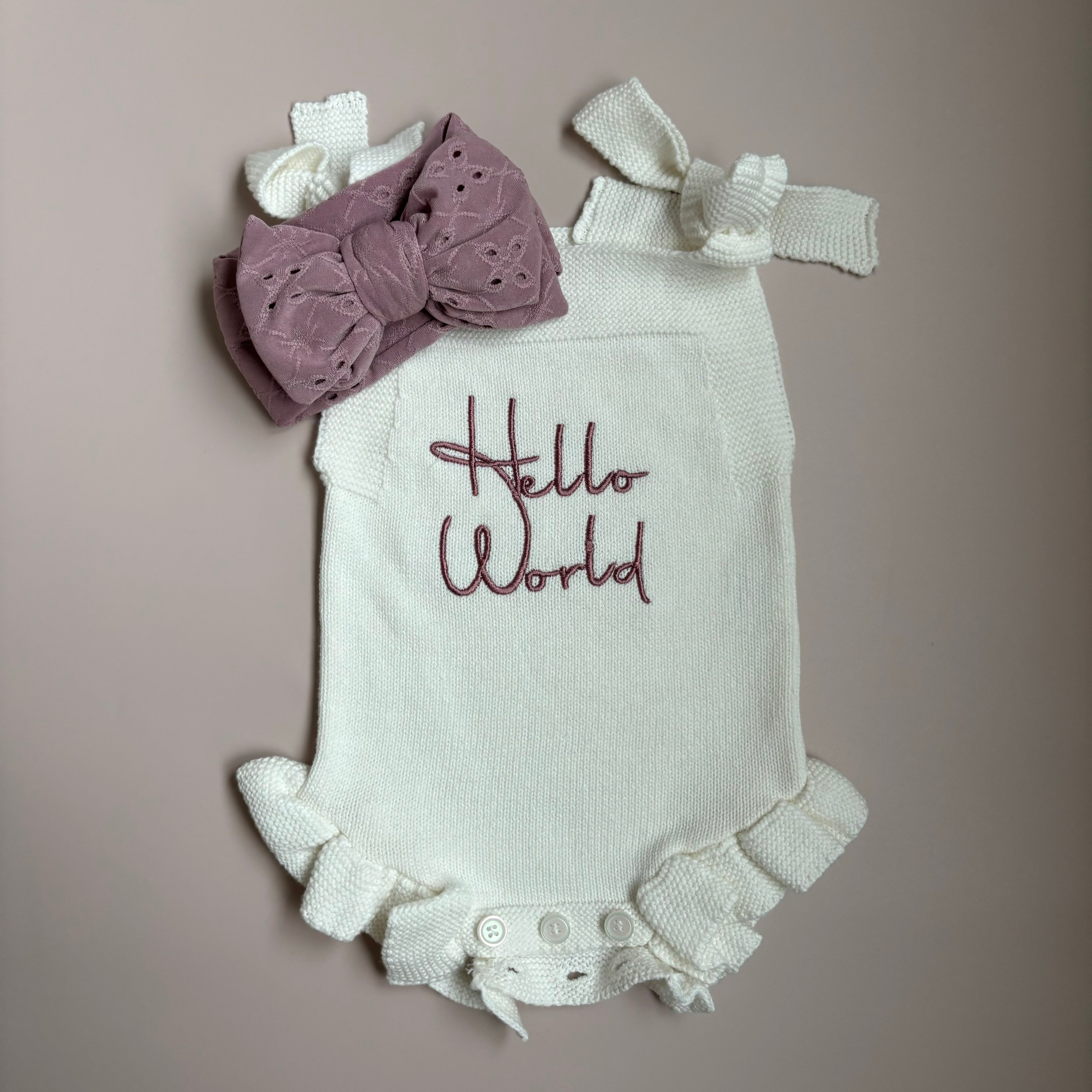 Rüschen-Strampler mit Schleifen | Weiß