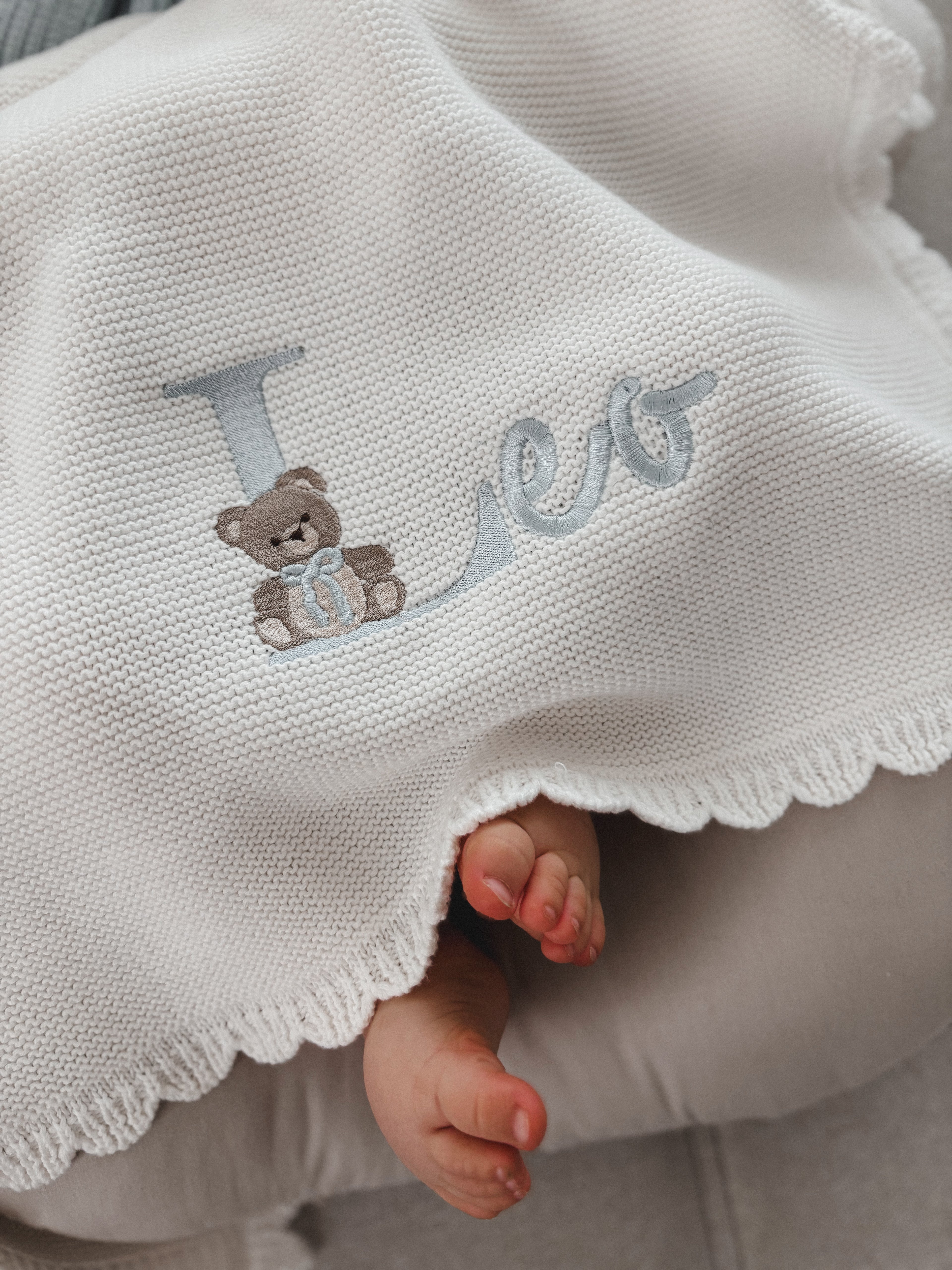 Baby-Strickdecke mit Muschelrand | Weiß