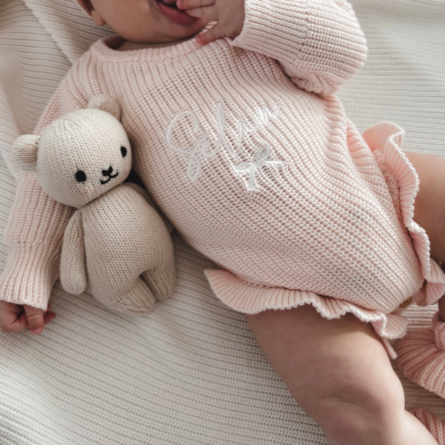 Langarm Strampler mit Rüschen am Bein | Puderrosa