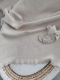 Baby-Strickdecke mit Rüschenrand | Soft Beige