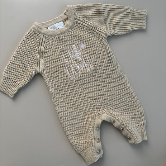 Langer Strickstrampler „Hello World“ | Beige