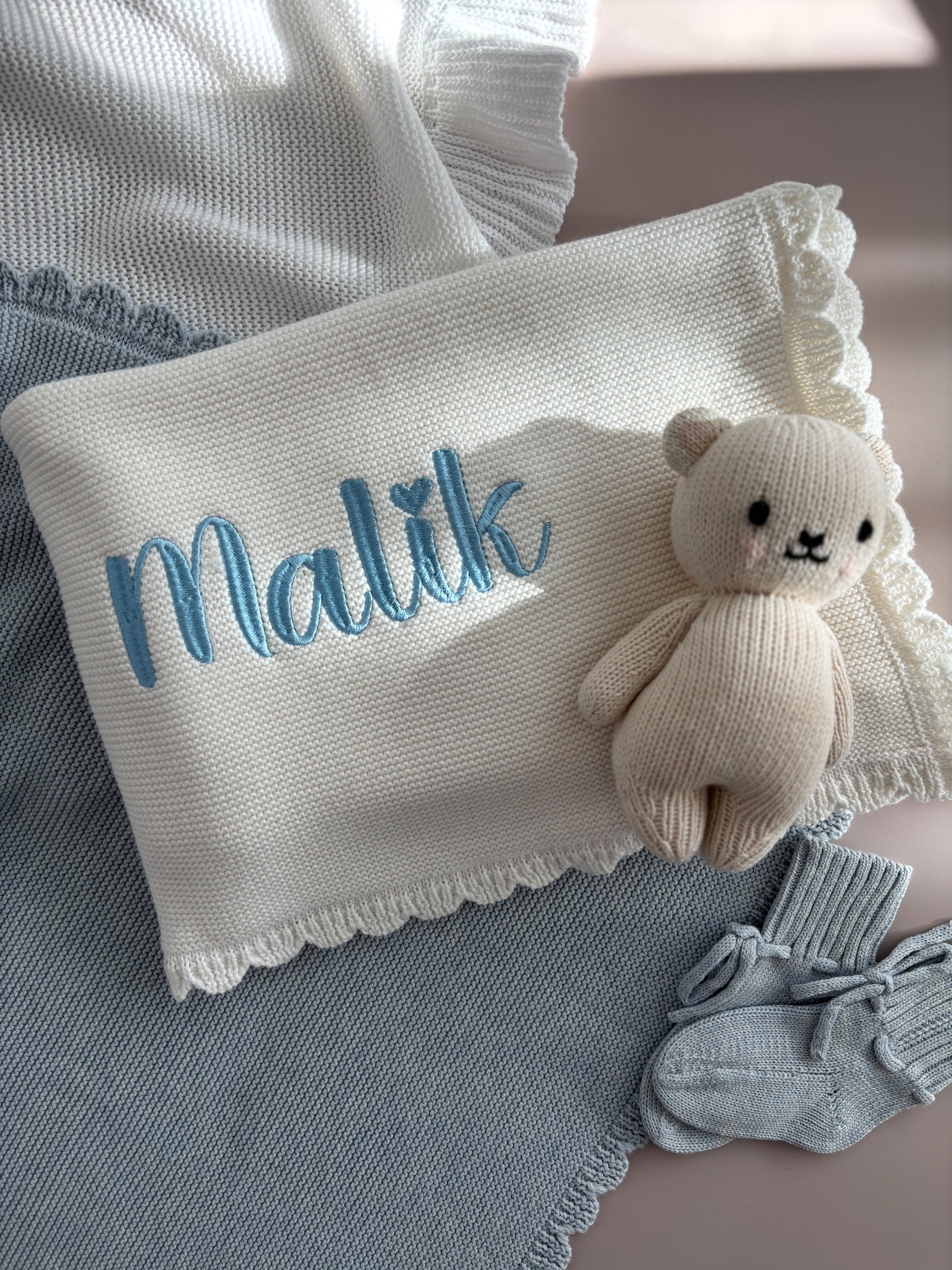 Baby-Strickdecke mit Muschelrand | Weiß