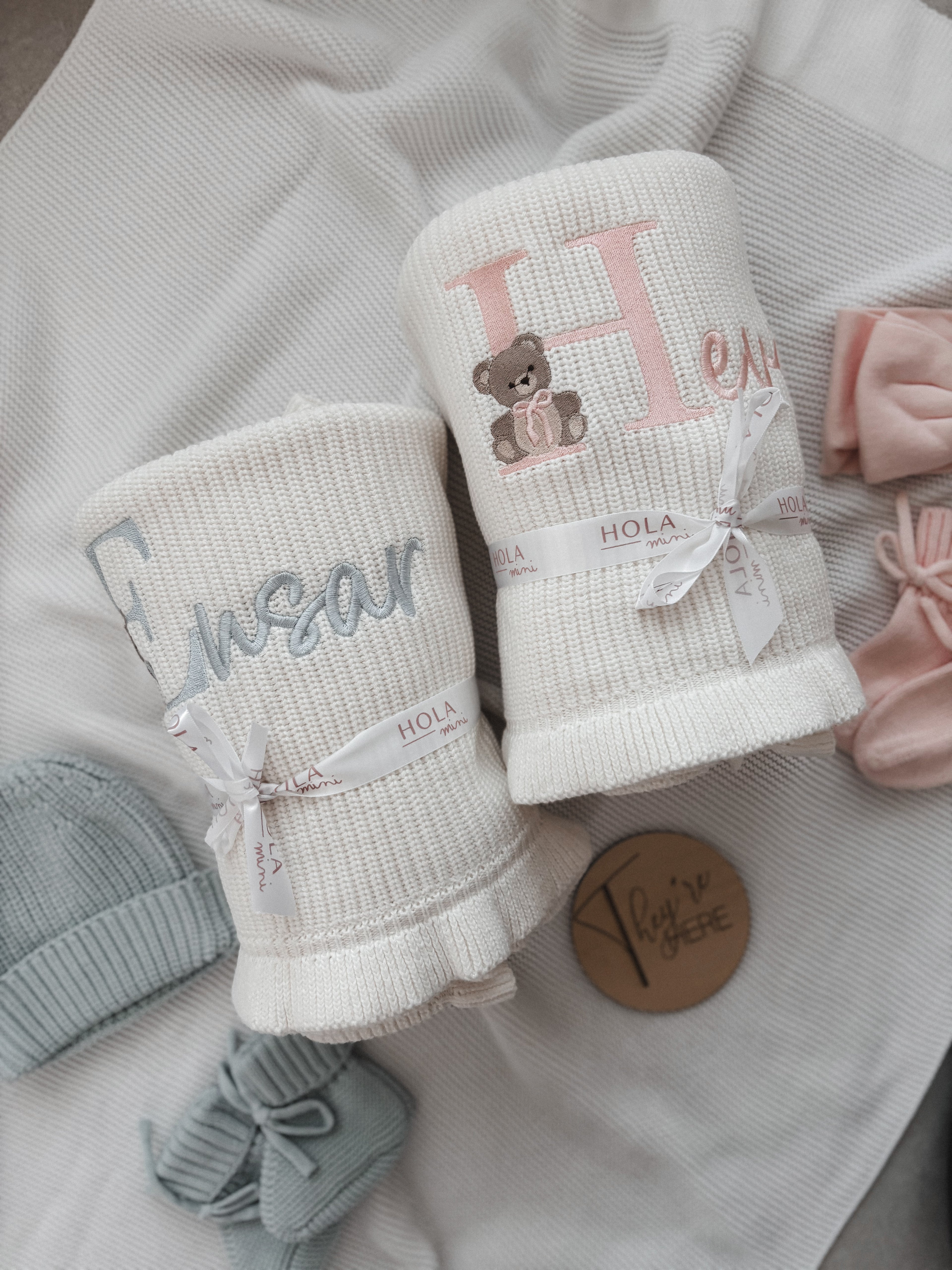 Baby-Strickdecke mit Rüschenrand | Weiß