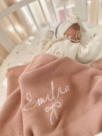Baby-Strickdecke mit Bordüre | Blush