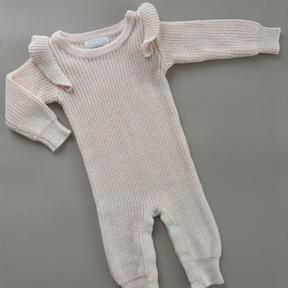 Strick-Overall mit Rüschen an den Schultern | Puderrosa
