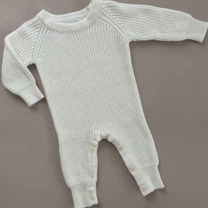 „Hello World“-Set | Overall, Mütze & Schühchen inklusive Stickerei