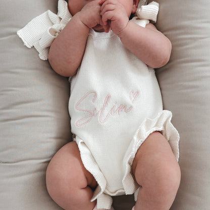 Rüschen-Strampler mit Schleifen | Weiß