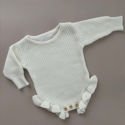 Langarm-Strampler mit Rüschen am Bein | Weiß
