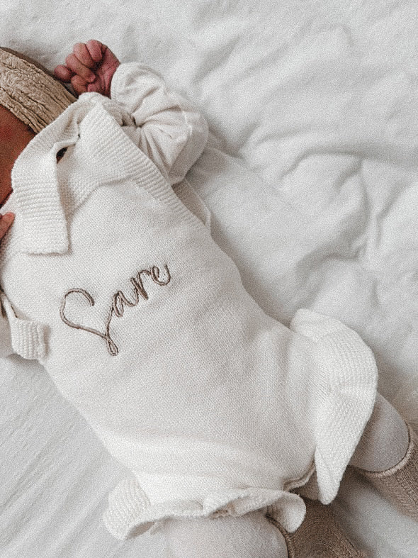 Rüschen-Strampler mit Schleifen | Weiß