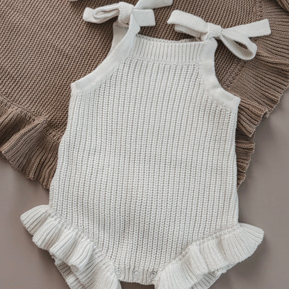 Rüschenstrampler mit Schleifen | Weiß