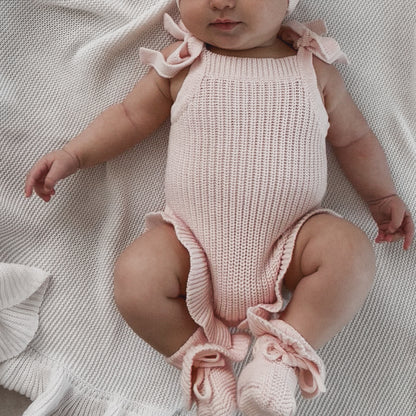 Rüschenstrampler mit Schleifen | Hellrosa