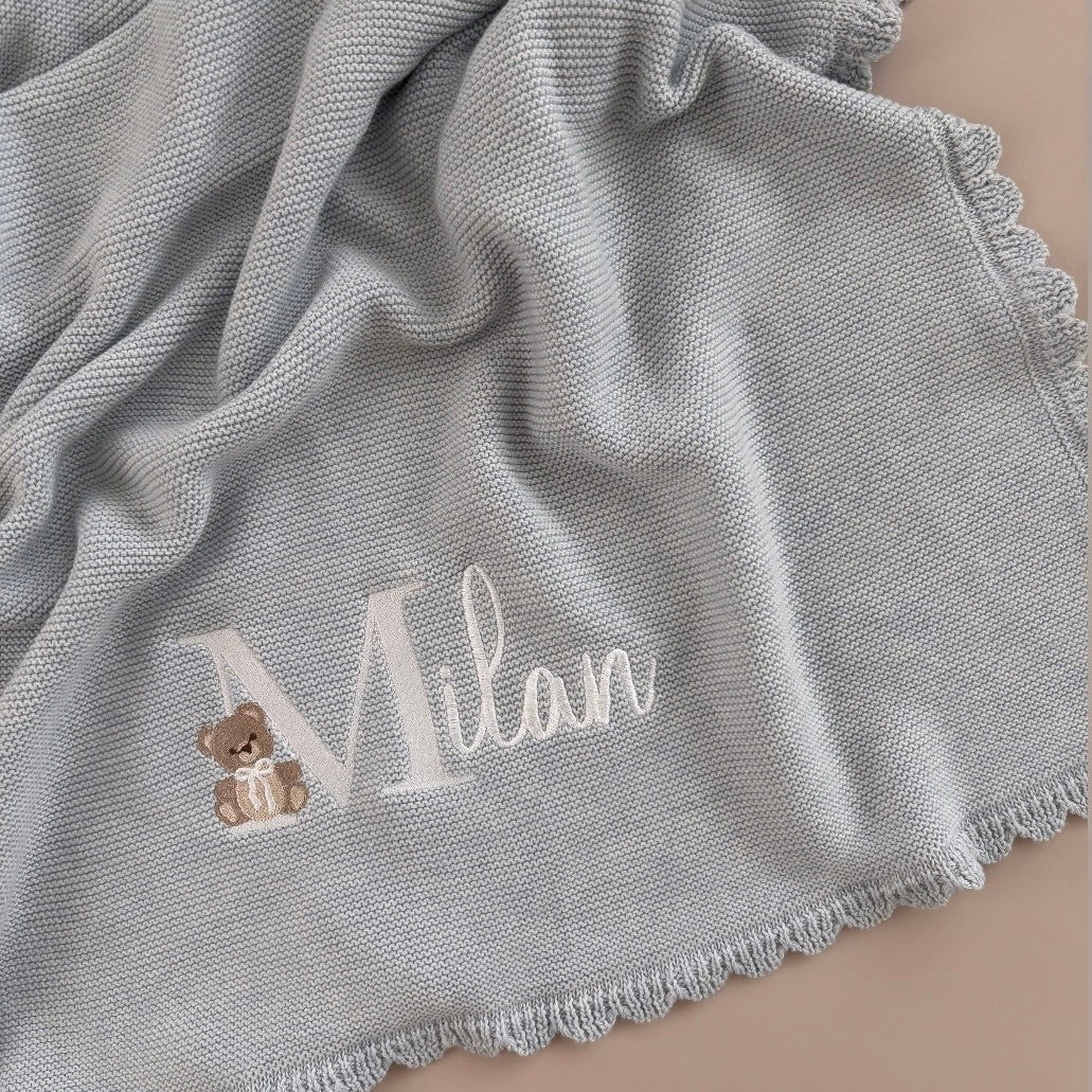 Baby-Strickdecke mit Muschelrand | Puderblau