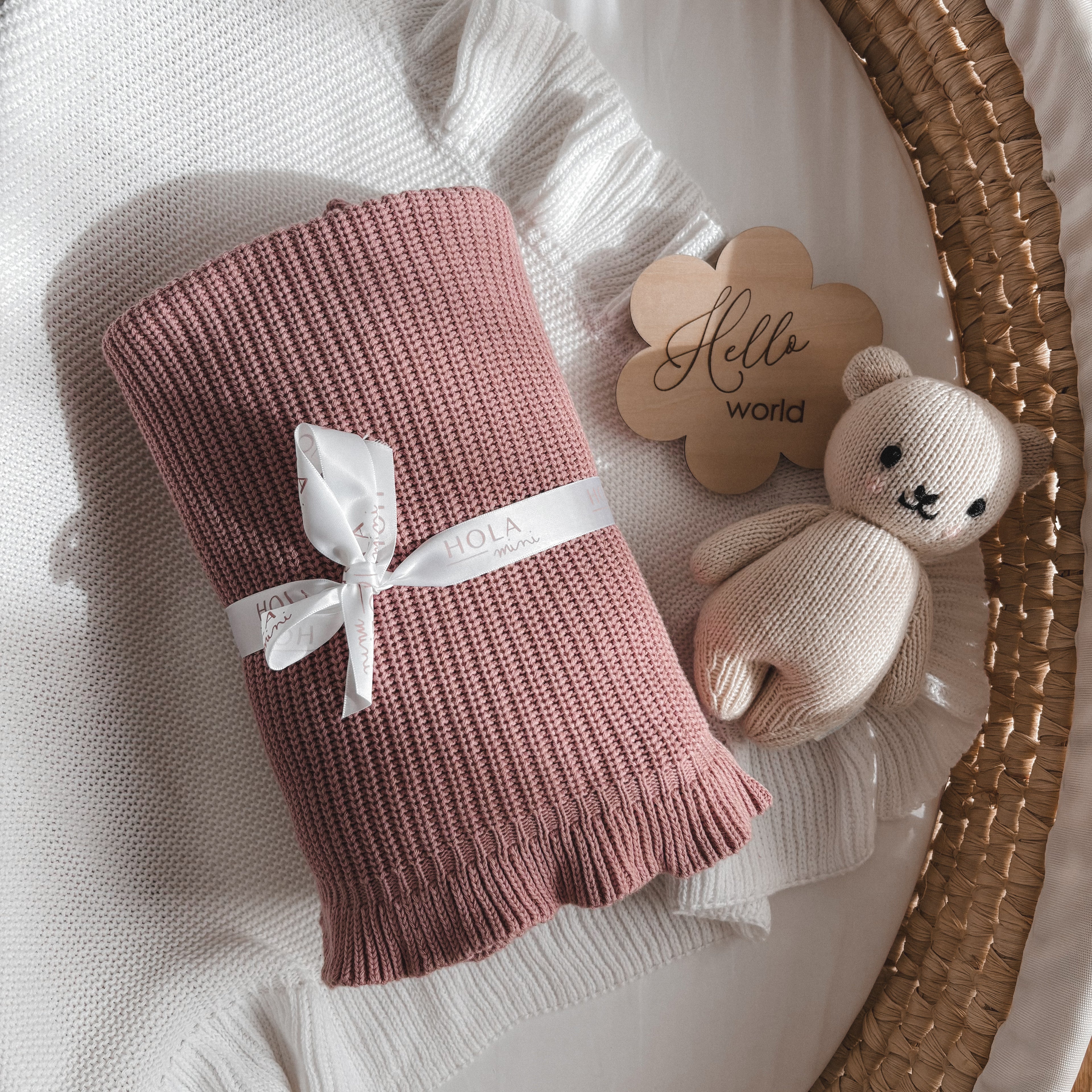 Baby knitted blanket with ruffles | White