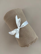 Strickdecke mit Muschelrand | Soft Mocha