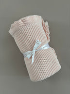 Baby-Strickdecke mit Rüschenrand | Puderrosa