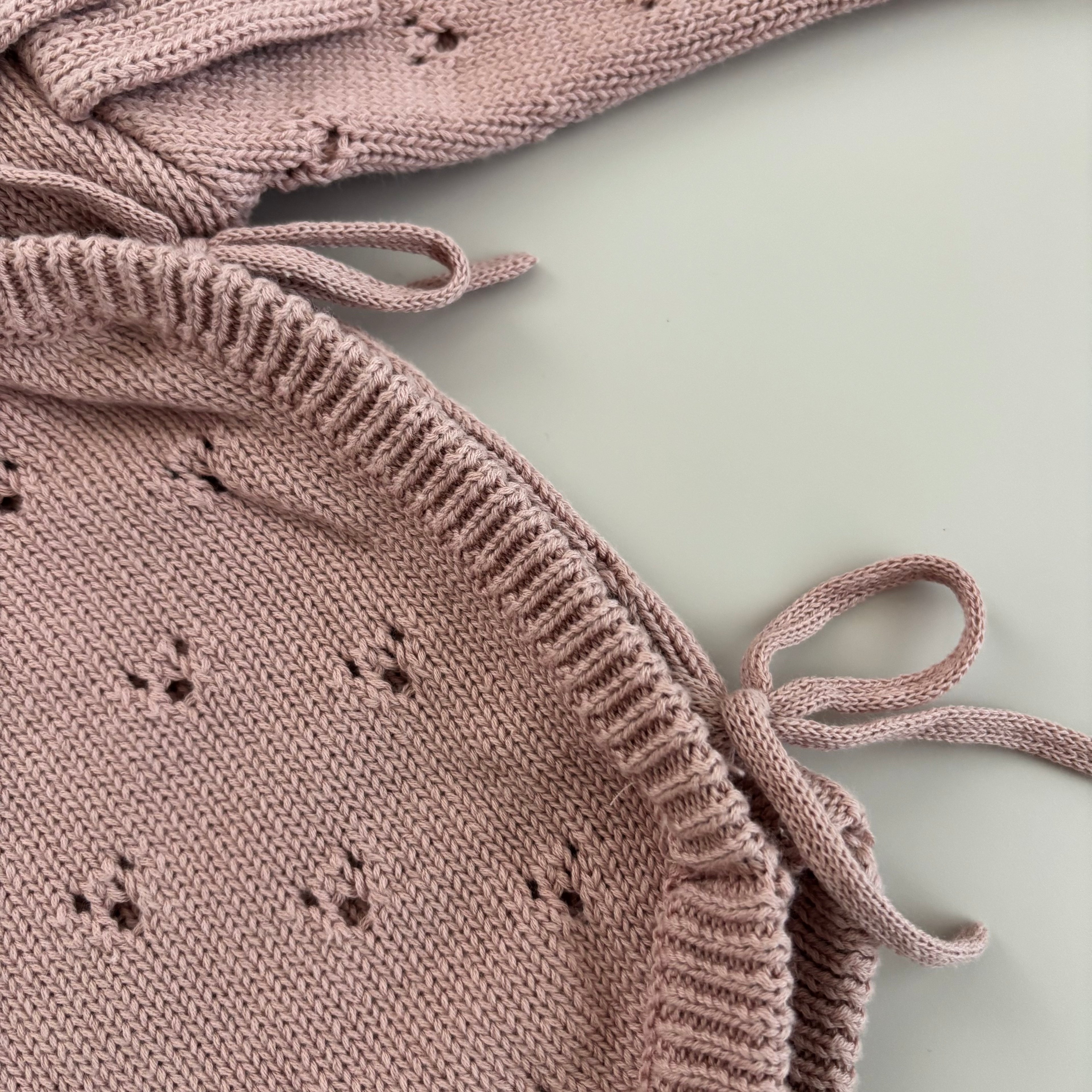 Strick-Wickelbody mit Rüschen | Dusty Rose